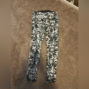 Victoria’s Secret sport leggings - size small